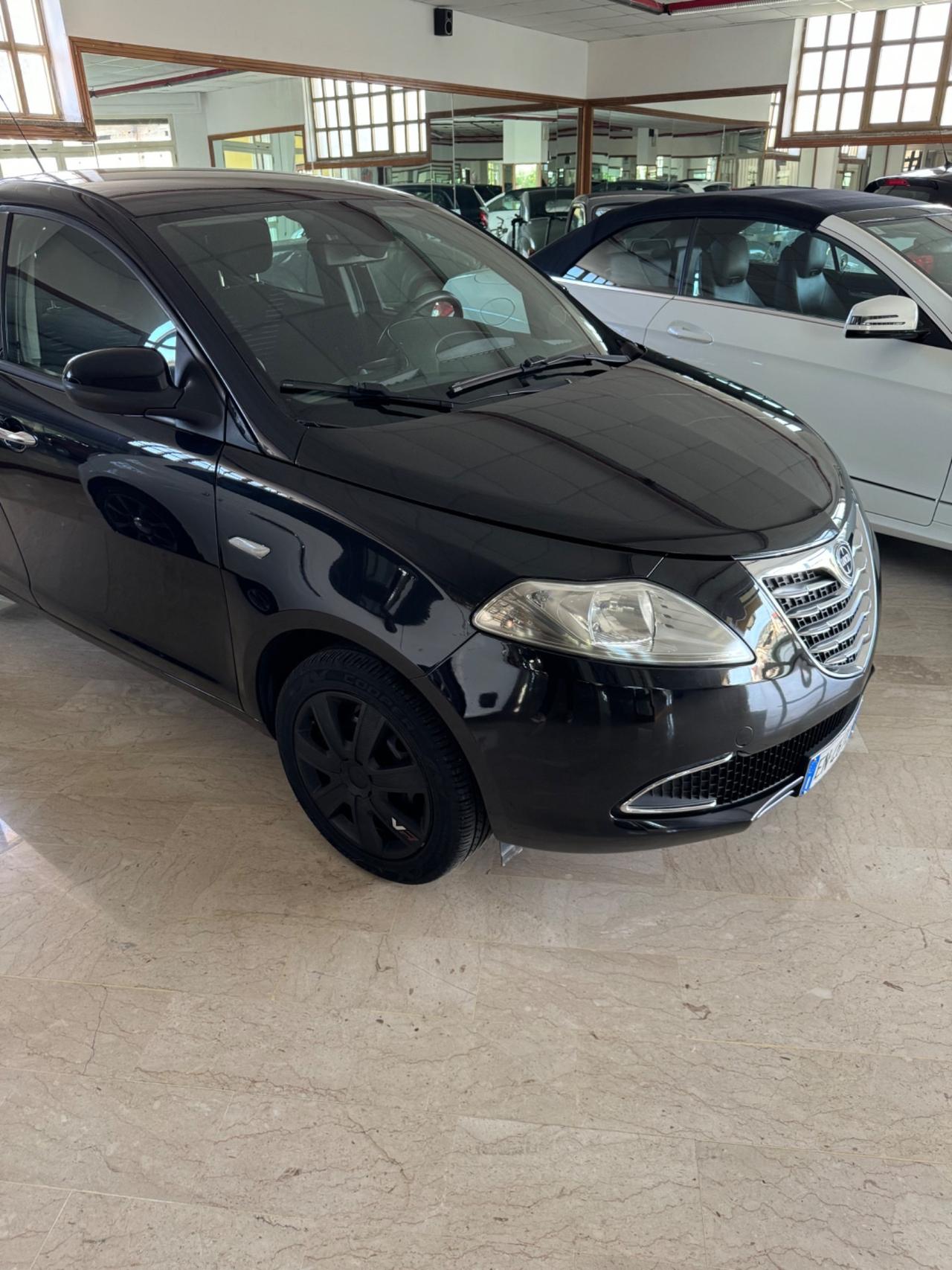 Lancia Ypsilon 1.2 69 CV 5 porte S&S Silver