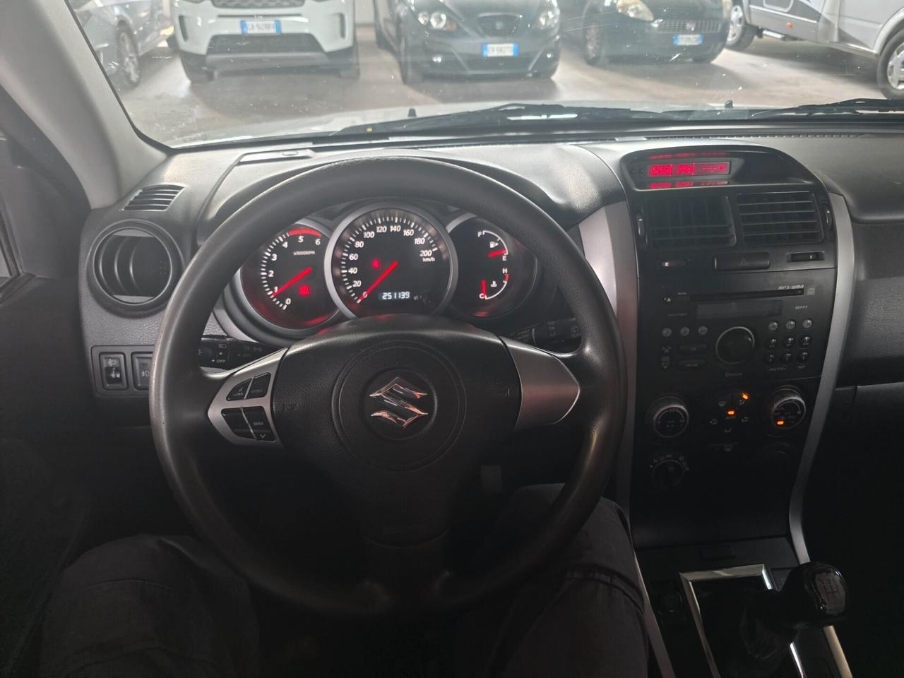 Suzuki Grand Vitara 1.9D 3 porte gancio traino