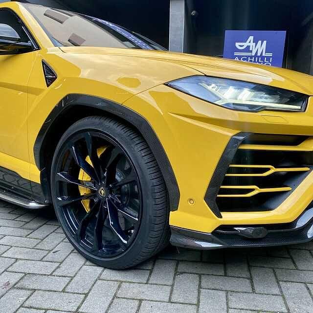 Lamborghini Urus 4.0 AKRAPOVIC FULL CARBO