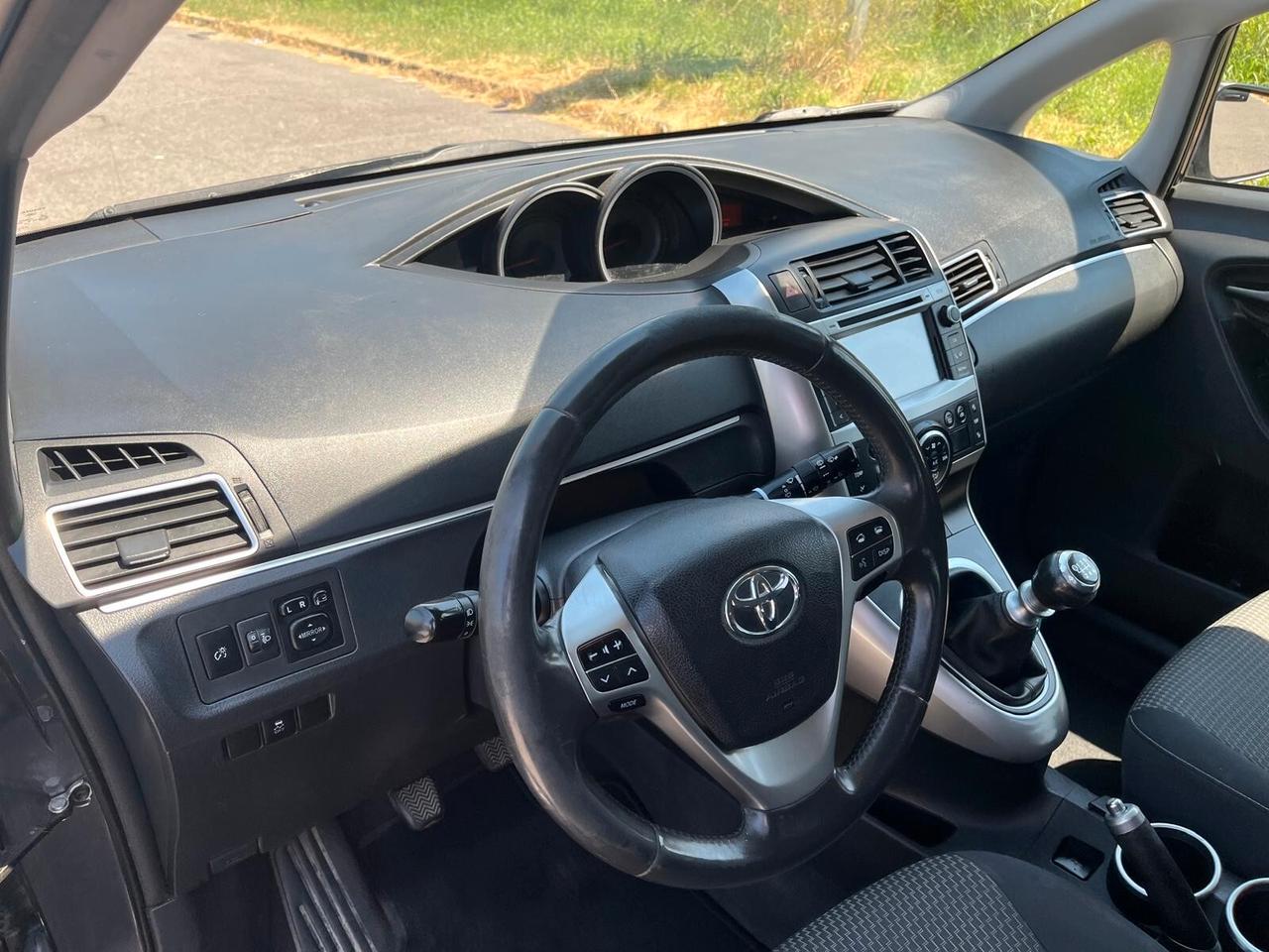 Toyota Verso 1.6 D-4D **7POSTI**