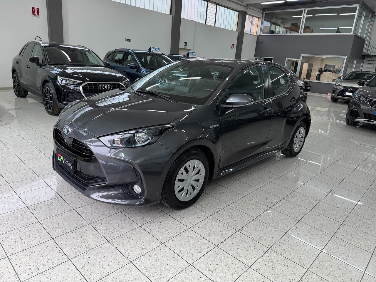 Yaris 1.5Hybrid Busines NAVI TELECAMERA BELLA