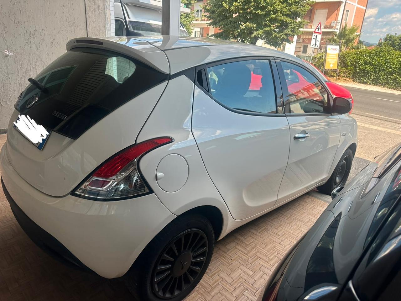 Lancia Ypsilon 1.0 FireFly 5 porte S&S Hybrid Alberta Ferretti