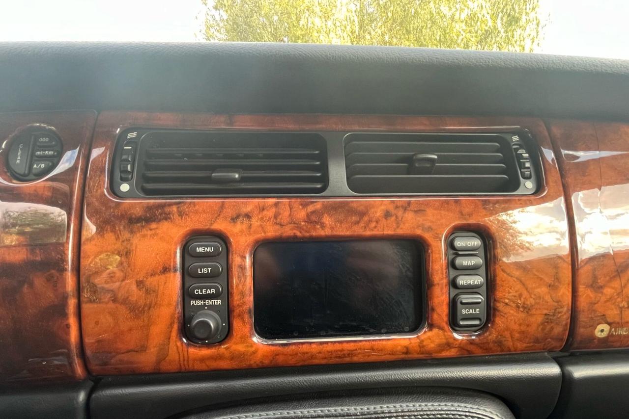 MAGNIFICA JAGUAR XKR CABRIO 363 CV - 8 CILINDRI - ASI - 125000 KM - DA VEDERE.