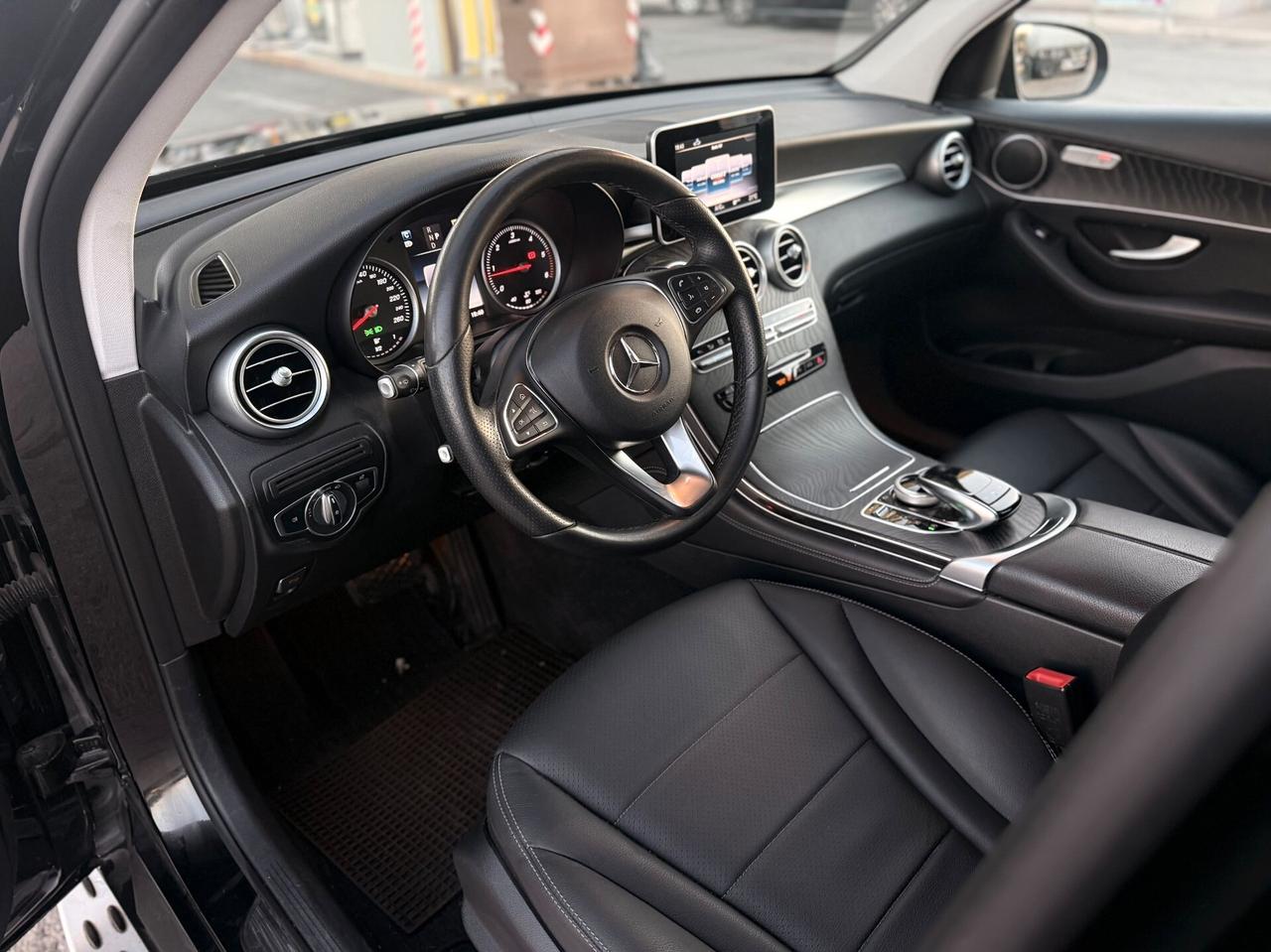 Mercedes-benz GLC 250 d 4Matic Total Black/PEDANE/20"/BELLA