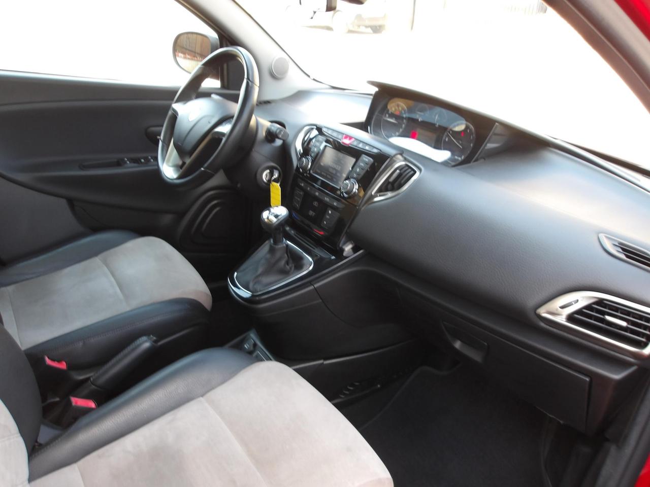 Lancia Ypsilon 5 Porte Ypsilon 0.9 t.air Gold 85cv dfn