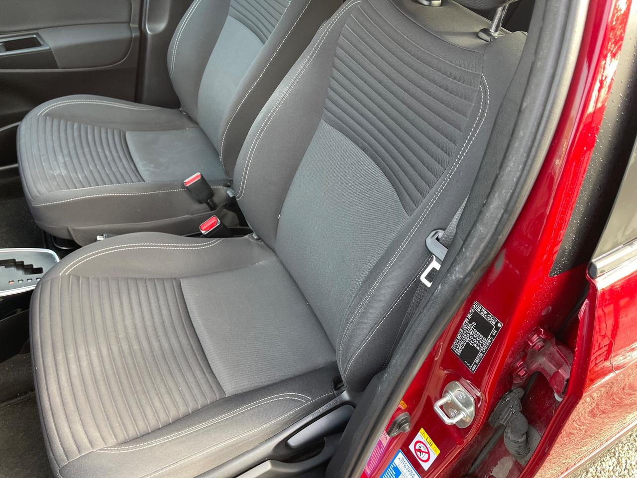 Toyota Yaris HYBRID AUTOMATICA