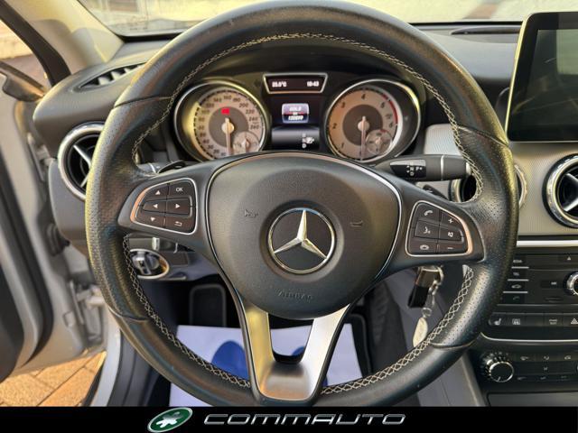 MERCEDES-BENZ GLA 200 d Automatic 4Matic Sport