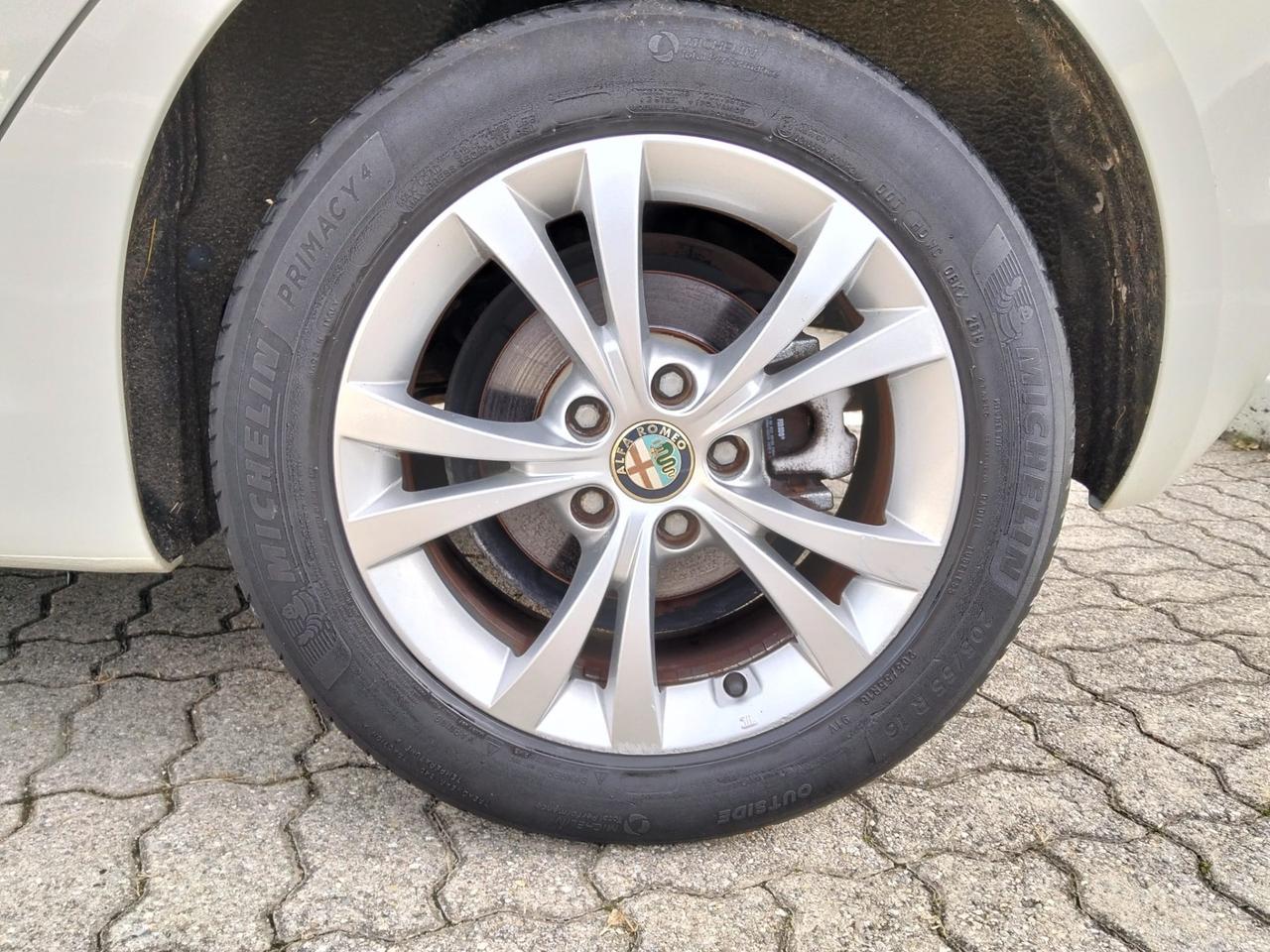 Alfa Romeo Giulietta 1.4 Turbo 120 CV Distinctive*Cerchi 17*UConnect*Aux*Usb