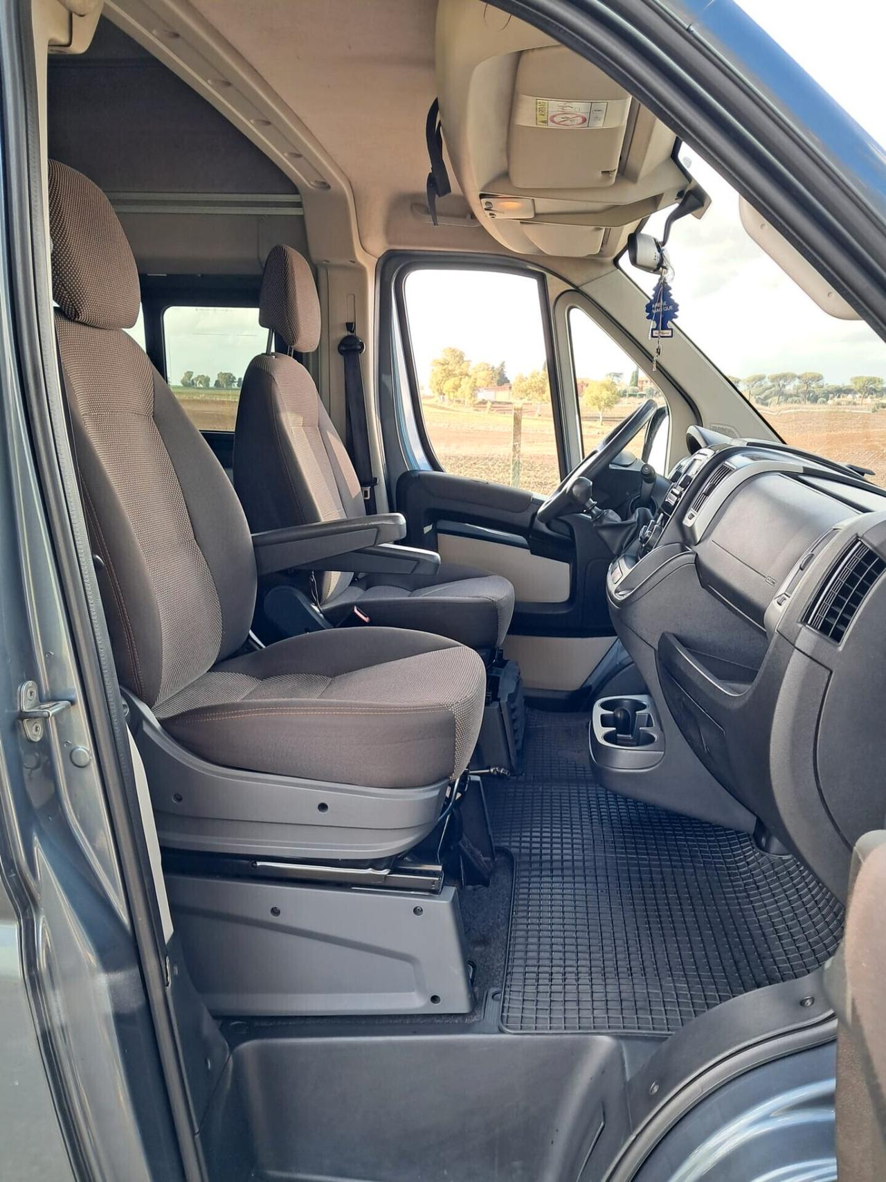 Fiat Ducato Maxi 9 POSTI TRASPORTO DISABILI 5 CARROZZINE PEDANA ELETTROIDRAULICA