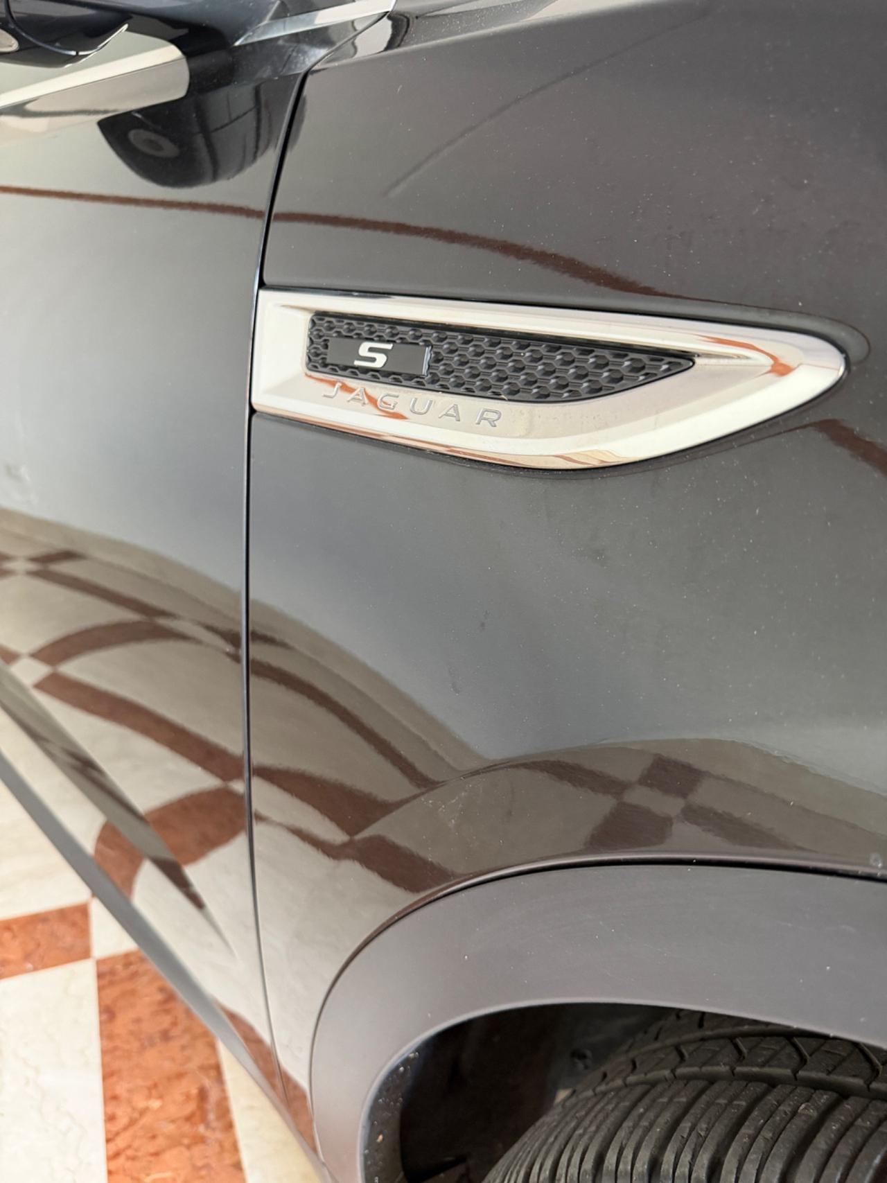 Jaguar E-Pace 2.0D 150 CV AWD R-Dynamic