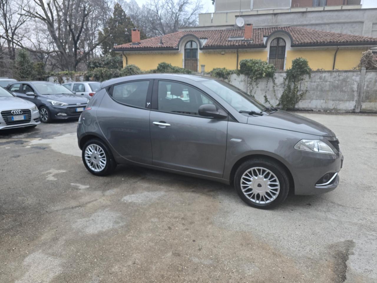 Lancia Ypsilon 1.2 69 CV 5 porte Silver