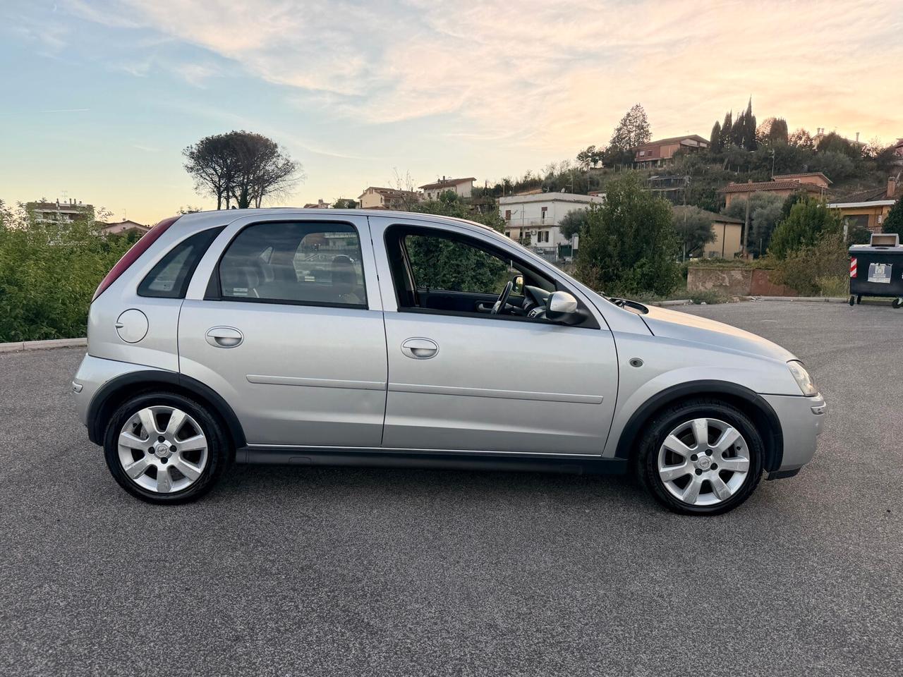 Opel Corsa 1.2 Twinport 80cv 5 porte