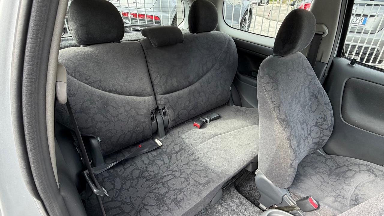 Toyota Yaris 1.0i 16V cat 3 porte sol con soli 26.000 mila kilometri