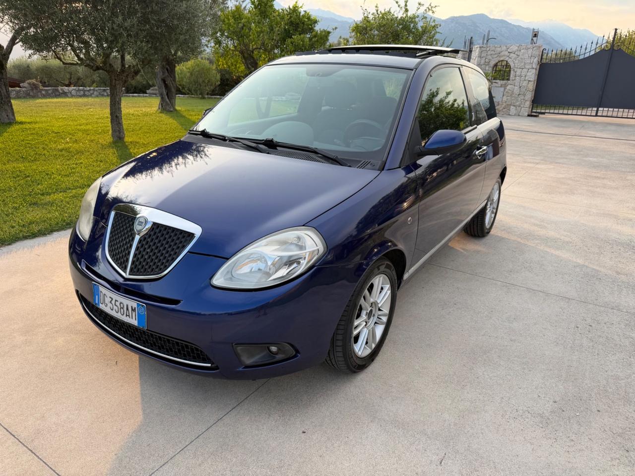 Lancia Ypsilon 1.4 16V Platino