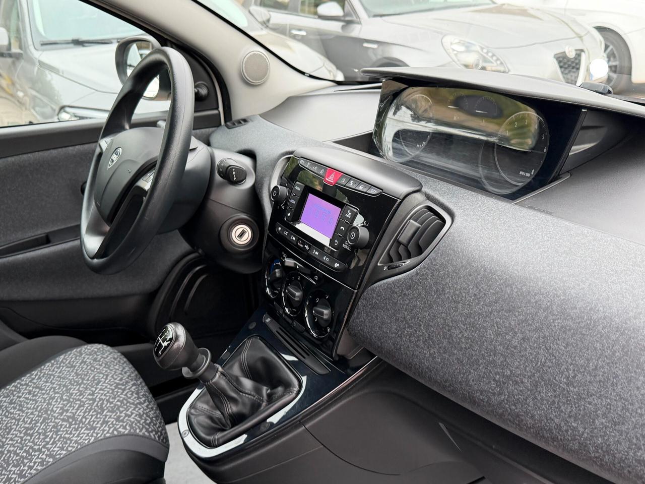Lancia Ypsilon 1.2 69 cv. ELEFANTINO BLU