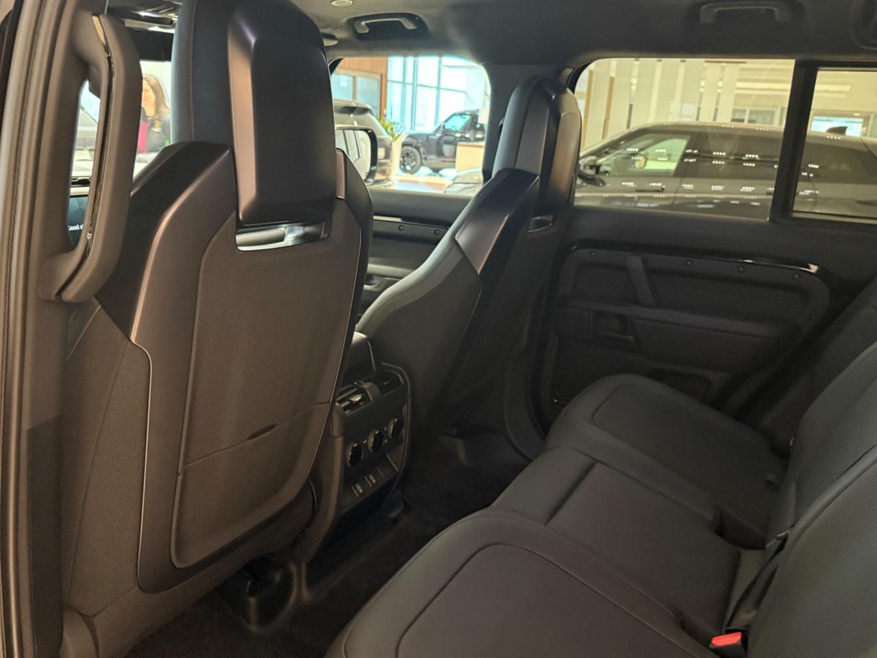 Land Rover Defender 110 4.4 V8 635 CV AWD Auto OCTA Black