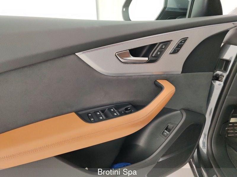Audi Q8 RS TFSI V8 quattro tiptronic