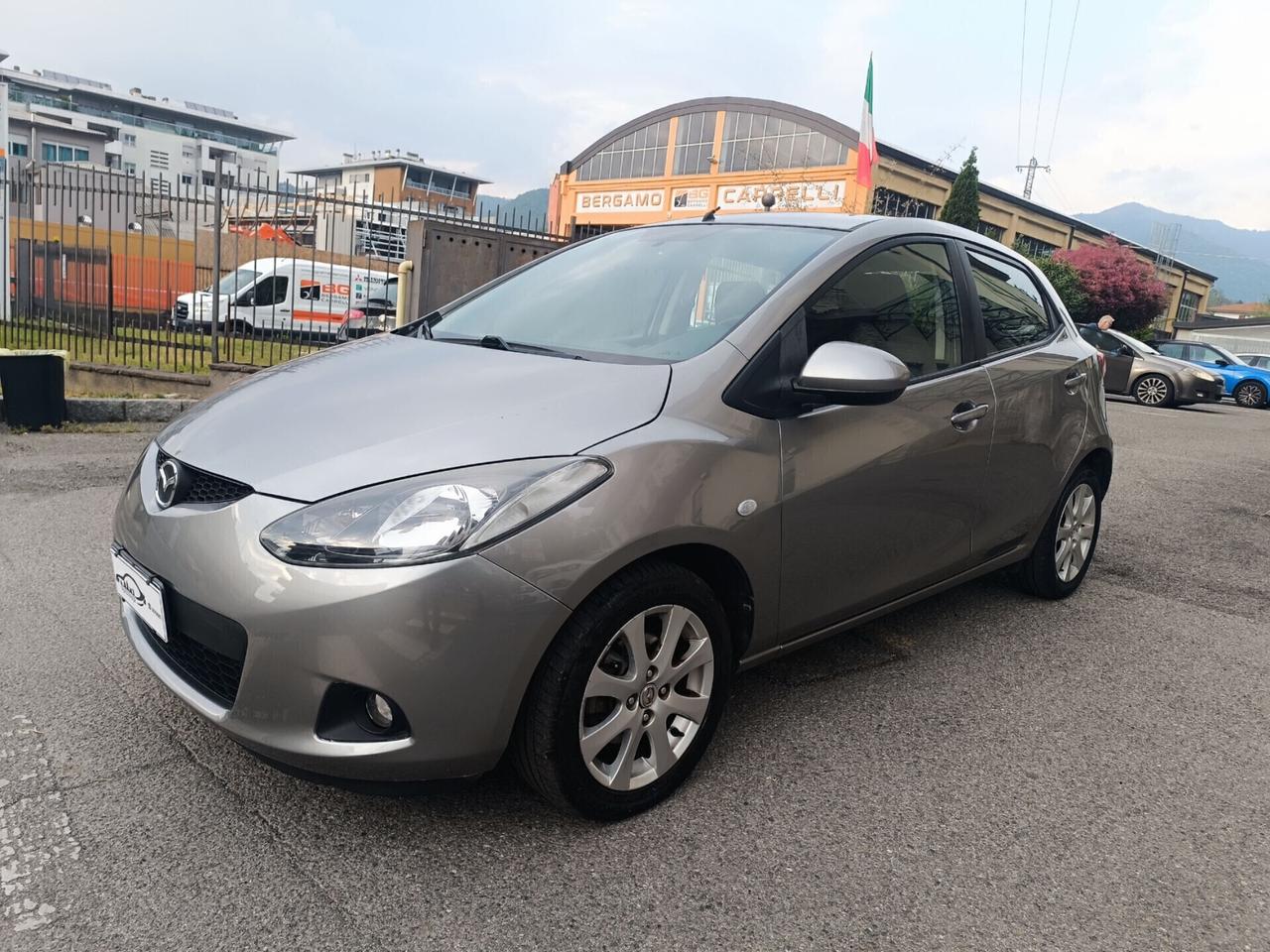 Mazda 2 1.3 75CV TRENDY CERCHI LEGA COMANDI AL VOLANTE