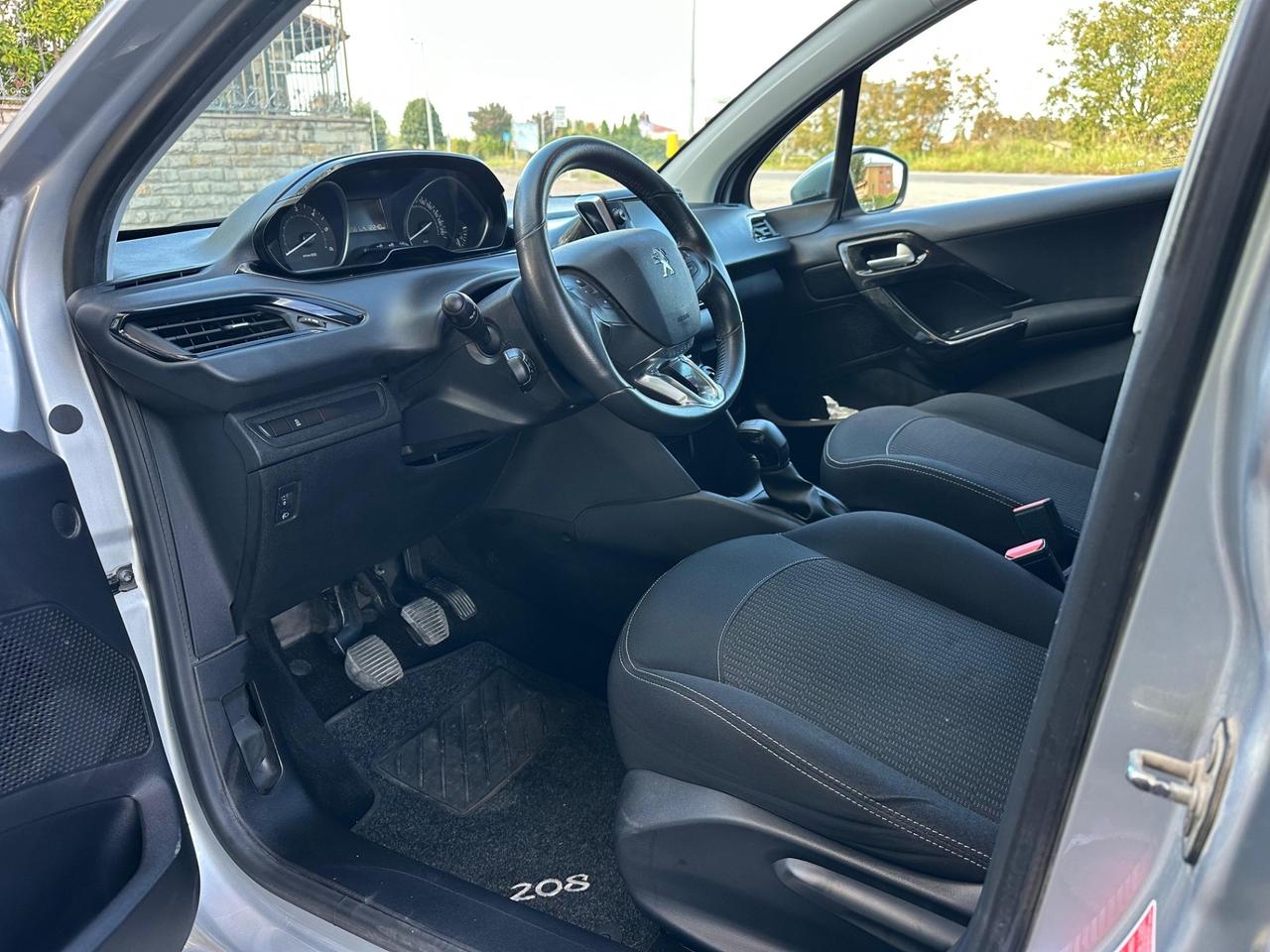 Peugeot 208 BlueHDi 1.4 75 5 porte Allure neopatentati