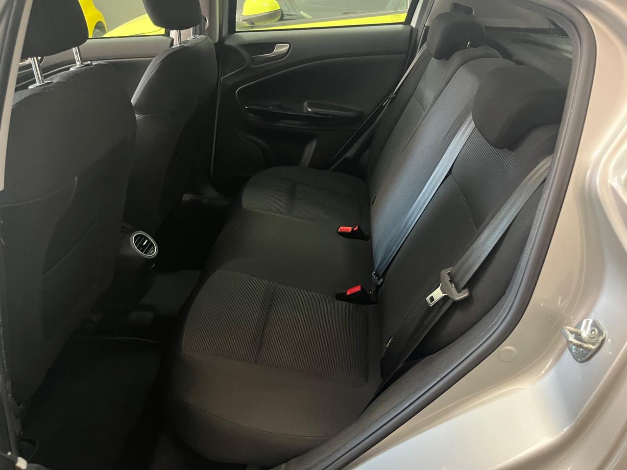 Alfa Romeo Giulietta 1.6 JTDm-2 105 CV Distinctive 13