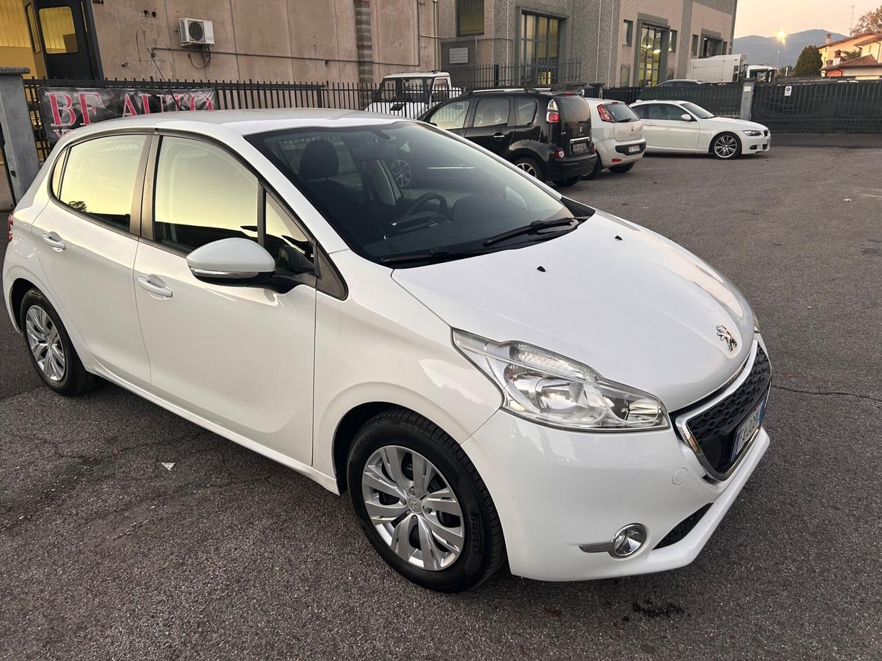 Peugeot 208 1000 benzina 86000 km neopatentati
