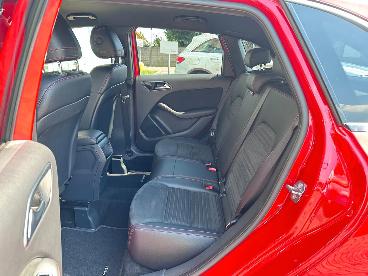 Mercedes B 200d PREMIUM AMG! AUTOMATICA! FARI LED! RETROCAMERA!
