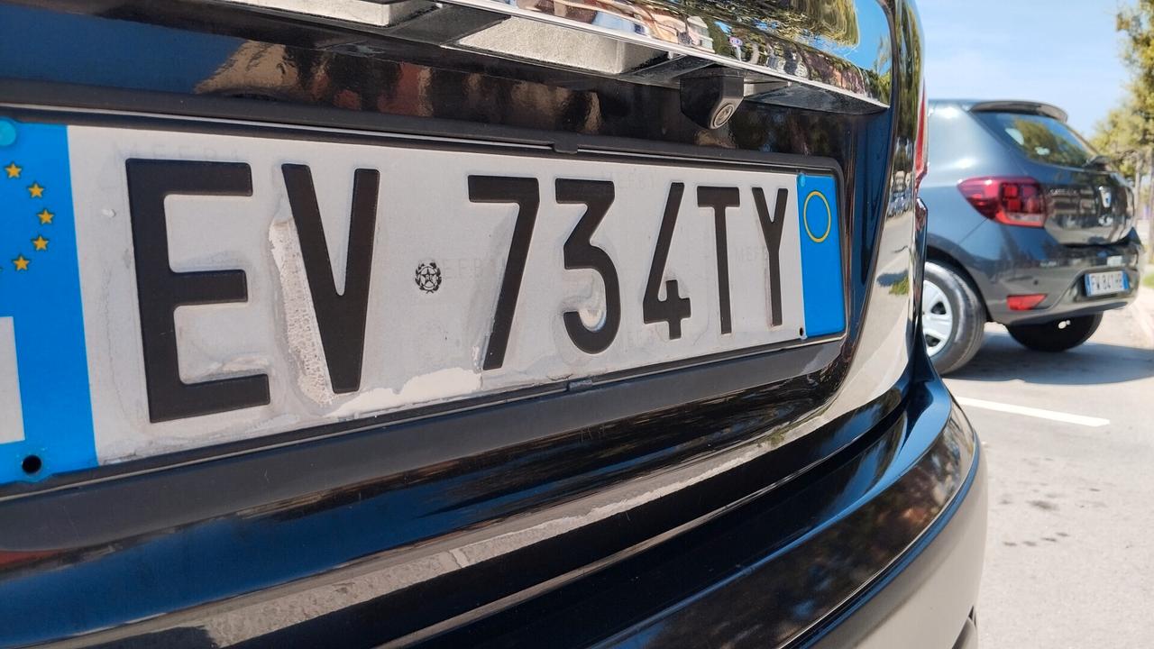 NISSAN QASHQAI 1.6 BENZ-2014