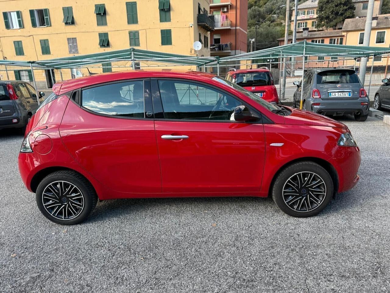 Lancia Ypsilon 1.0 FireFly 5 porte S&S Hybrid Ecochic Gold