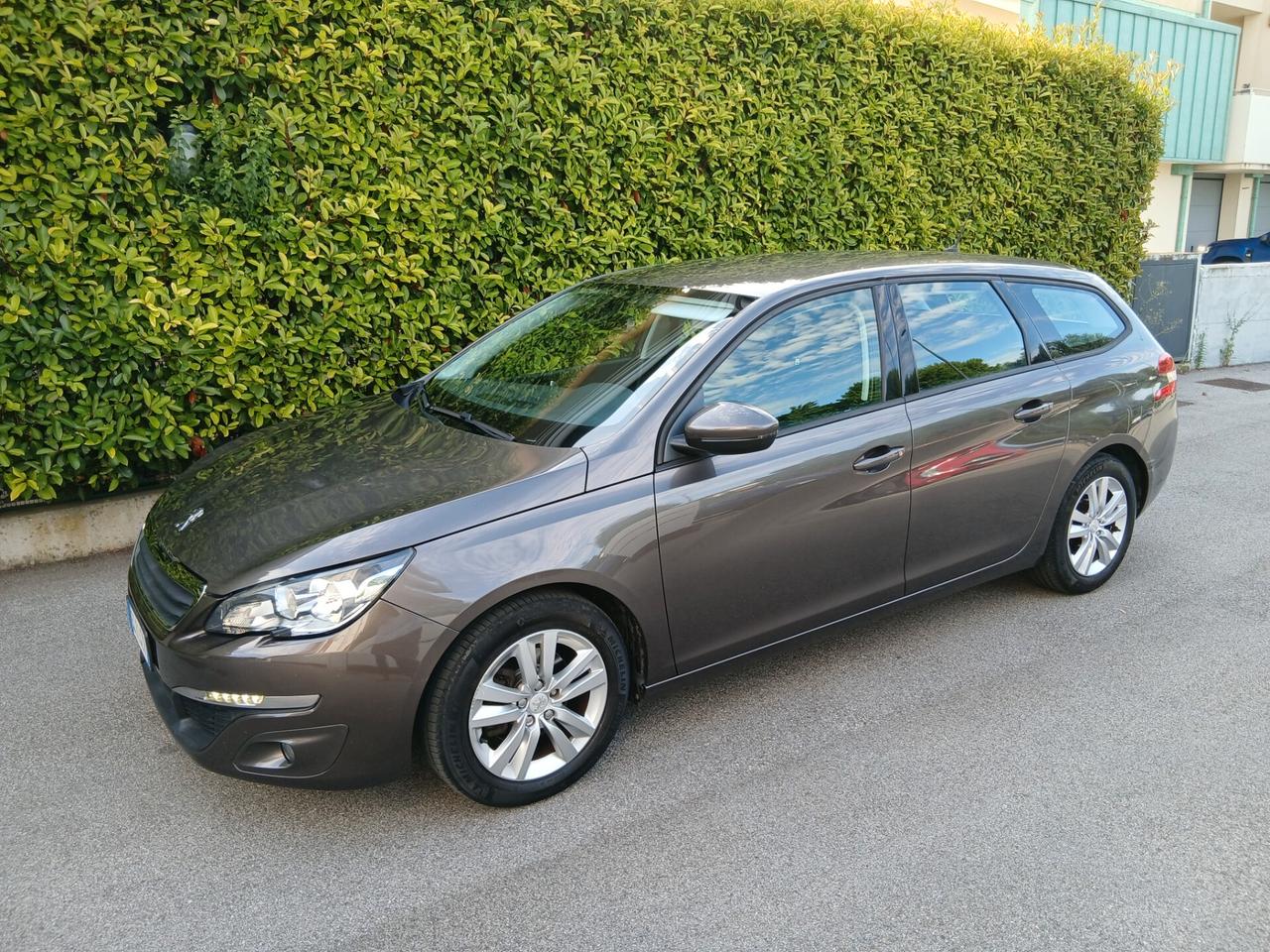 Peugeot 308 BlueHDi 115 cv allure sw tua a € 158 mese