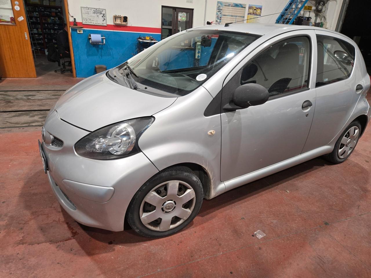 Toyota Aygo 1.0 12V VVT-i 5 porte Sol