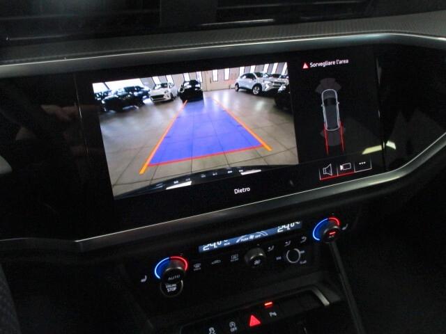 Audi Q3 SUV (35) Blackline 2.0 TDI 150CV S-Tronic