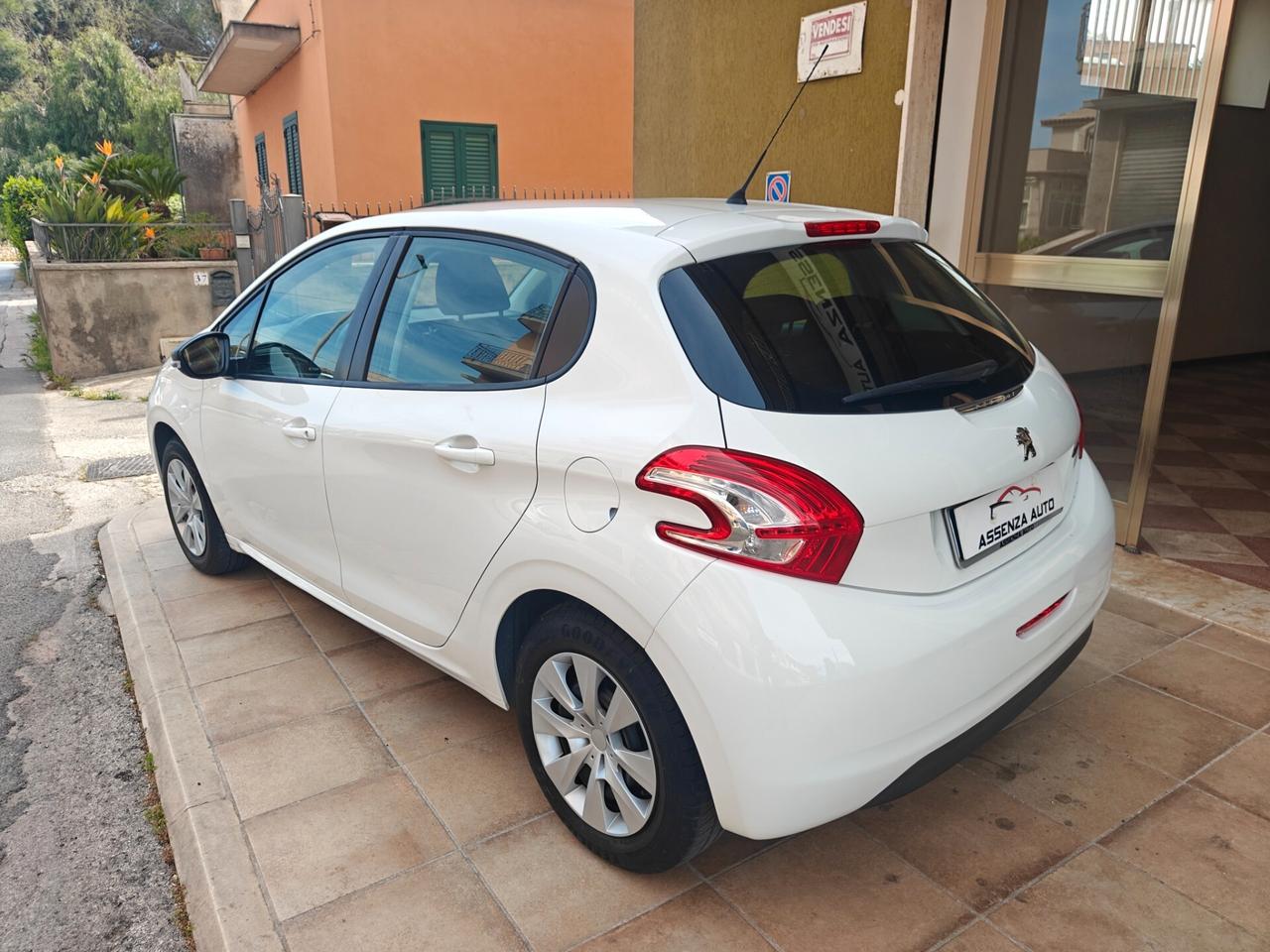 Peugeot 208 1.2 VTi Active Ok neop