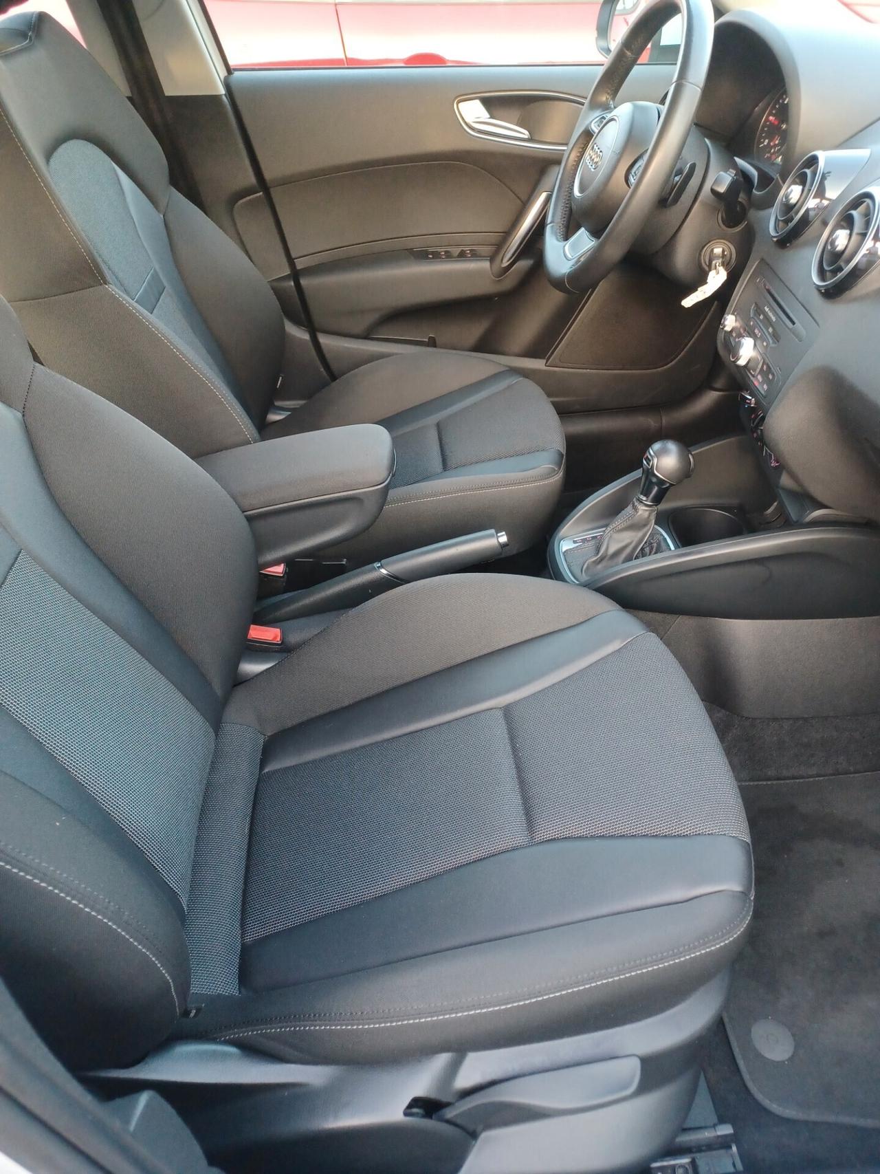 Audi A1 SPORTBACK 1.6 TDI S TRONIC LED BIXENO PDC