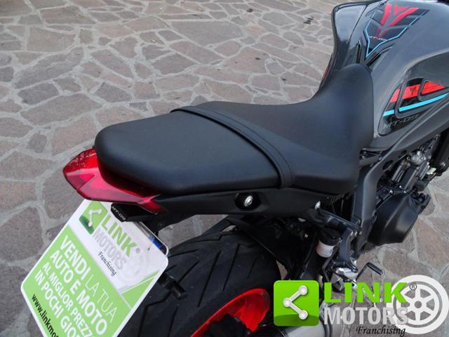YAMAHA MT-09 -