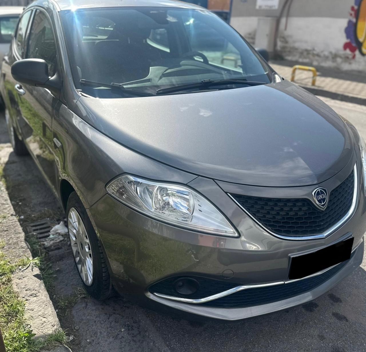 Lancia Ypsilon 1.2 69 CV 5 porte Silver