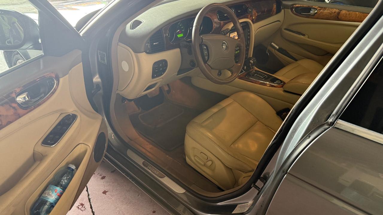 Jaguar XJ 2.7 D V6 cat Sovereign
