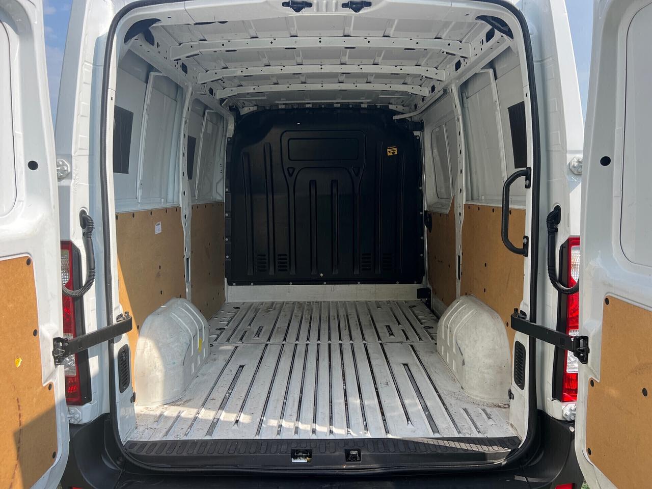 Renault Master T28 2.3dCi 135CV L1-H1-2021"UNIPRO"