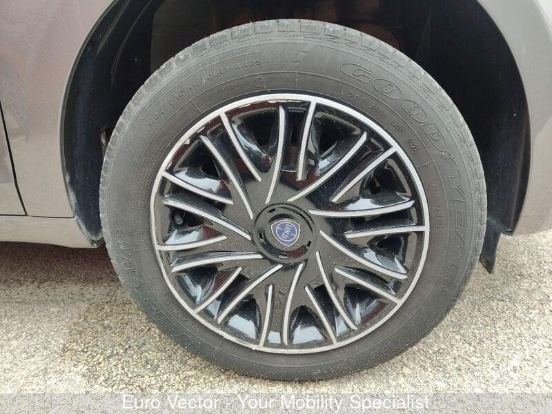 Lancia Ypsilon 0.9 TwinAir 5 porte Metano Ecochic Gold