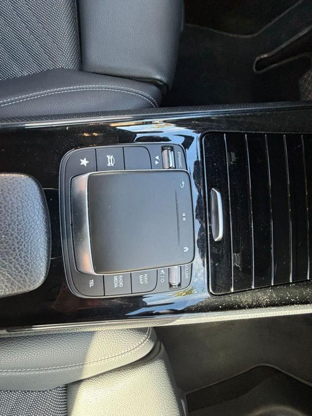 MERCEDES-BENZ GLB 200 d Automatic Sport