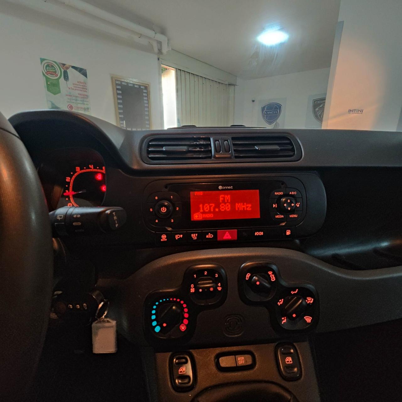 FIAT Panda Van 0.9 TwinAir Metano/Benzina – 2018 – Full Optional – (IVA deducibile)