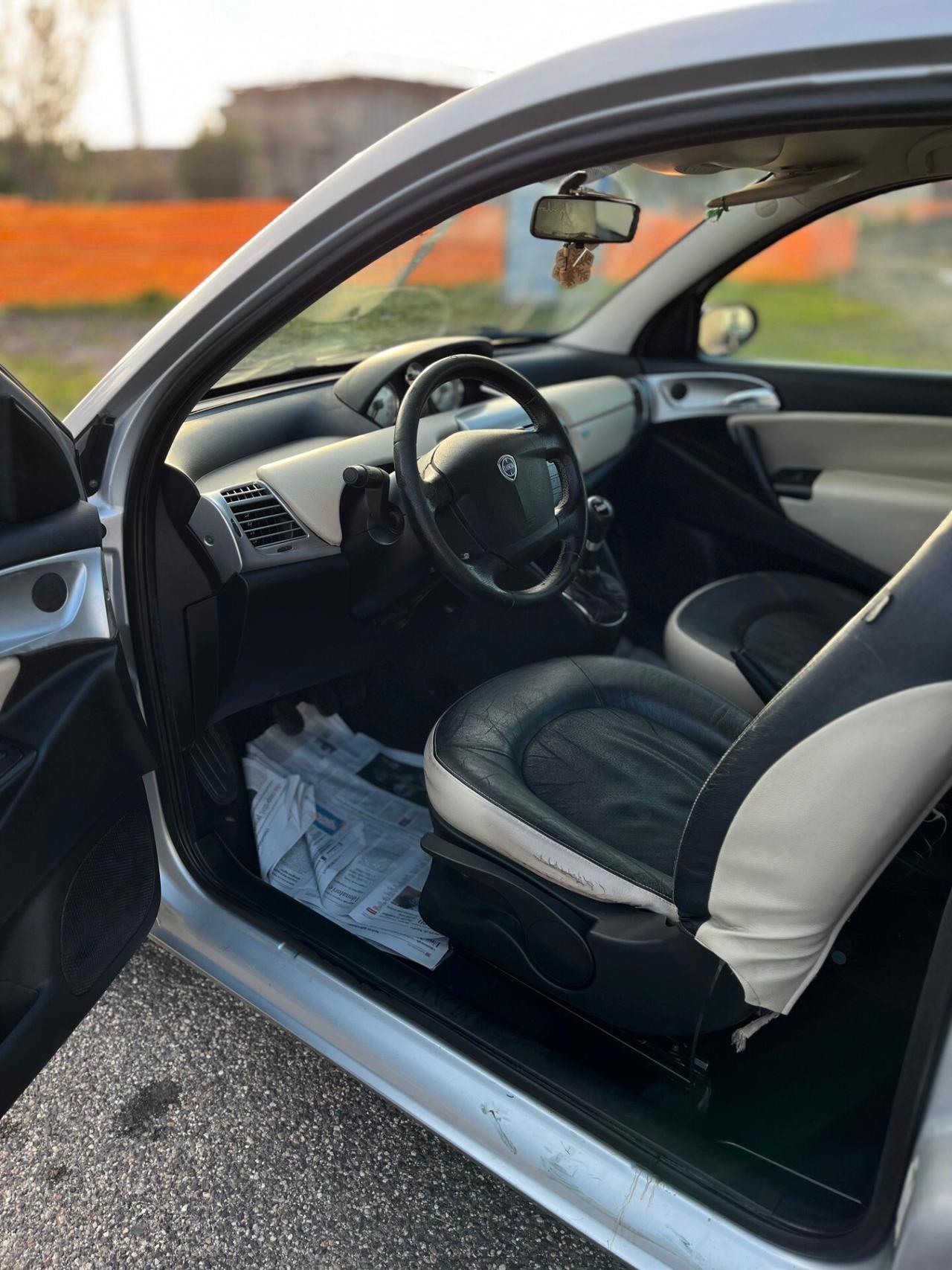 Lancia Ypsilon 1.3 MJT 75 CV Argento