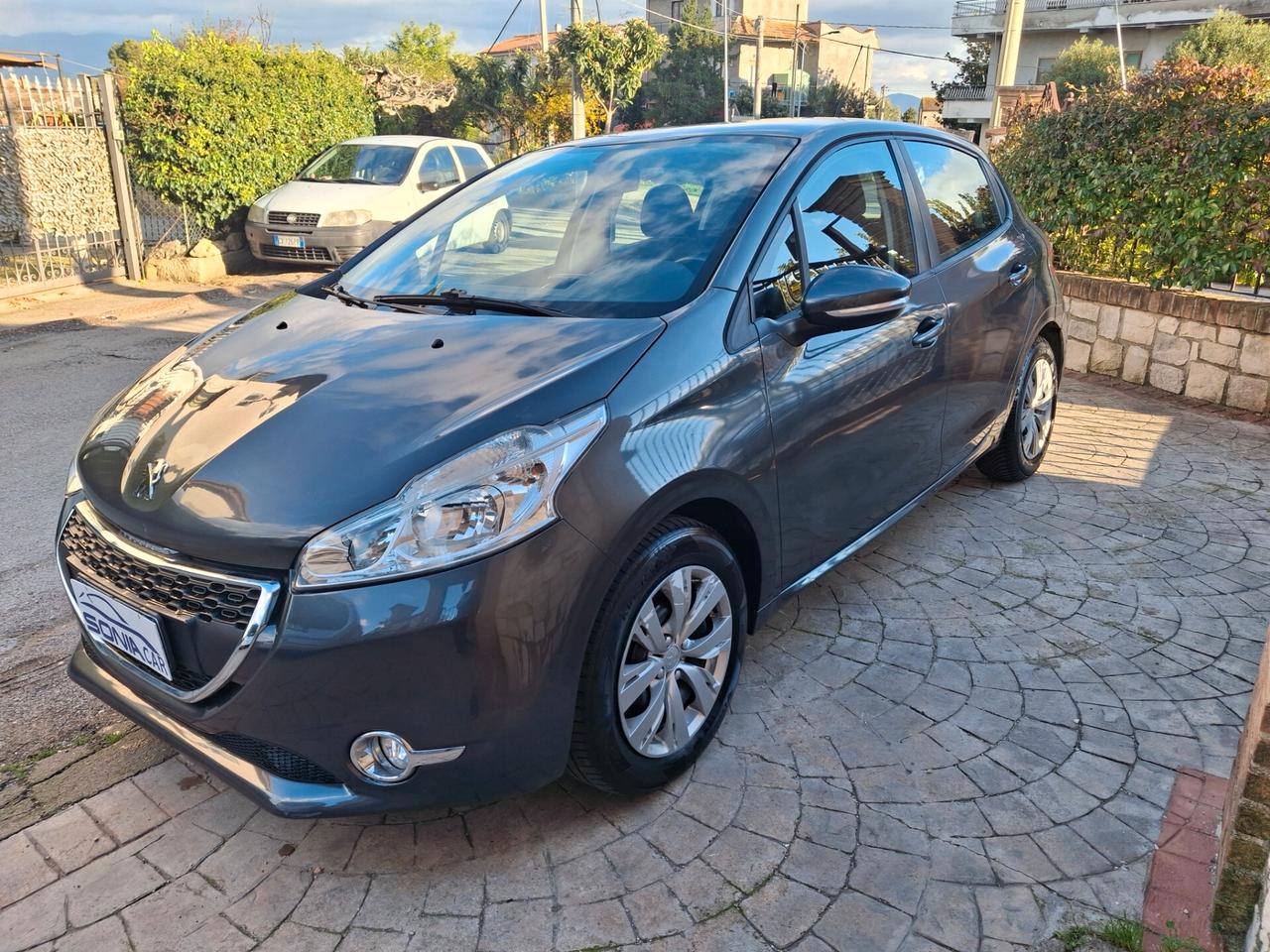 Peugeot 208 1.4 HDi 68 CV 5 porte Active Neopatentati