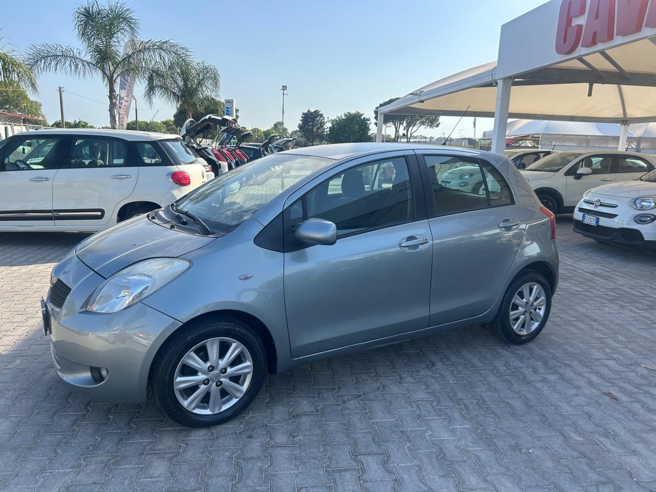 Toyota Yaris 1.3 5 porte Luna