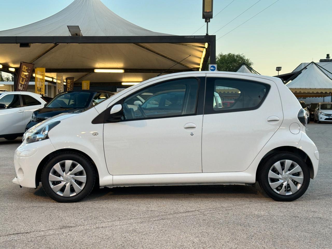 TOYOTA Aygo 1.0 VVT-i 5 porte Lounge Connect M-MT