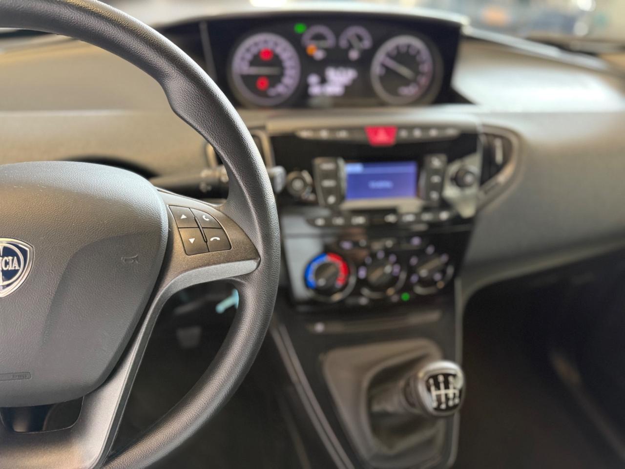 Lancia Ypsilon 1.0 FireFly 5 porte S&S Hybrid Ecochic Silver