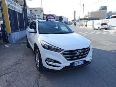 HYUNDAI Tucson 1.7 CRDi XPossible TETTO/NAV/PELLE