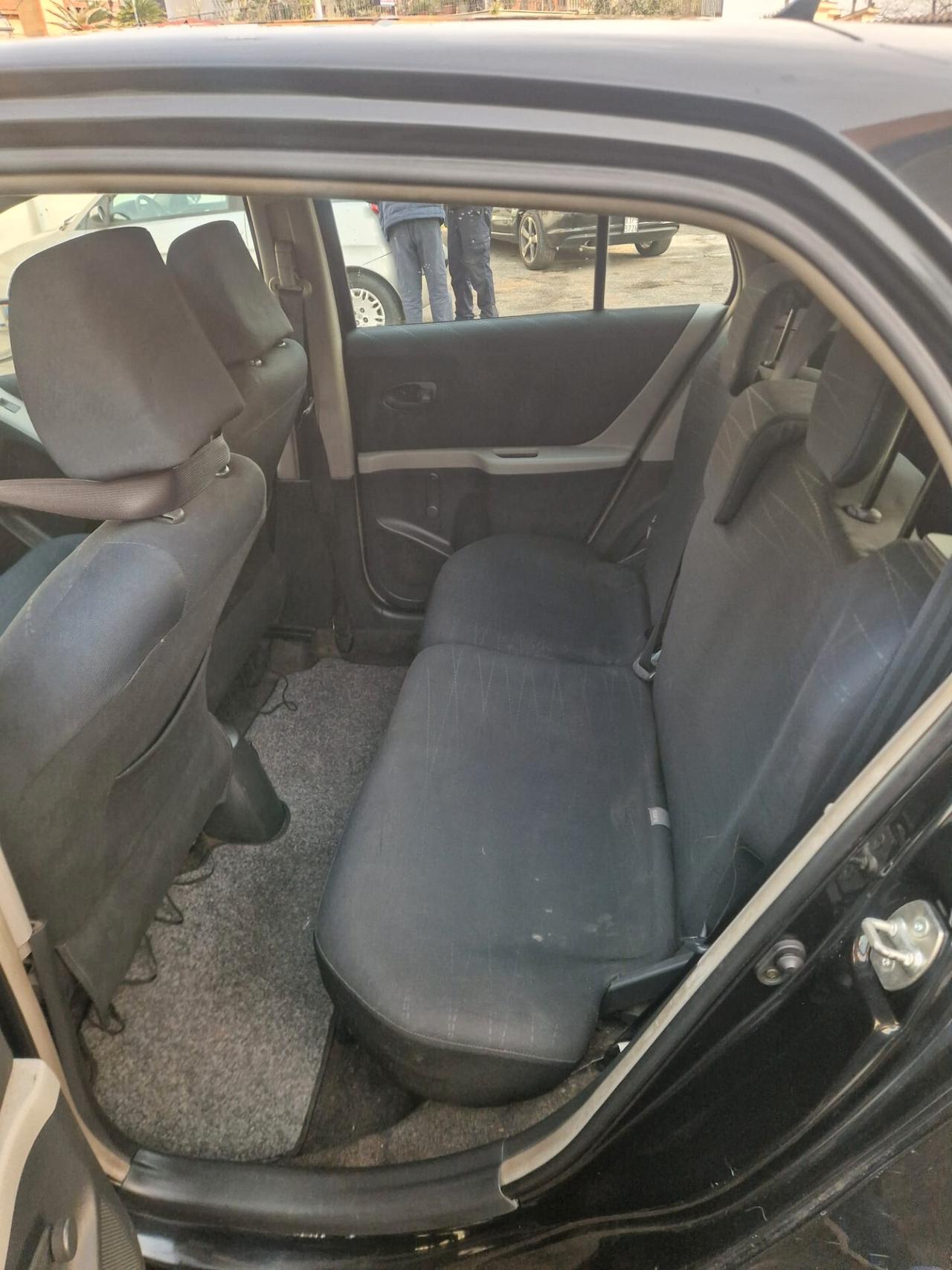 Toyota Yaris 1.0 5 porte