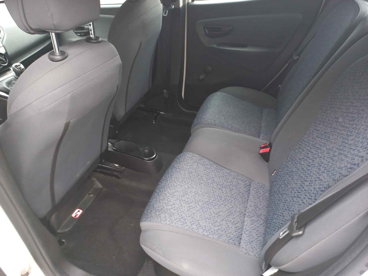 Lancia Ypsilon 1.0 FireFly 5 porte S&S Hybrid Ecochic Silver