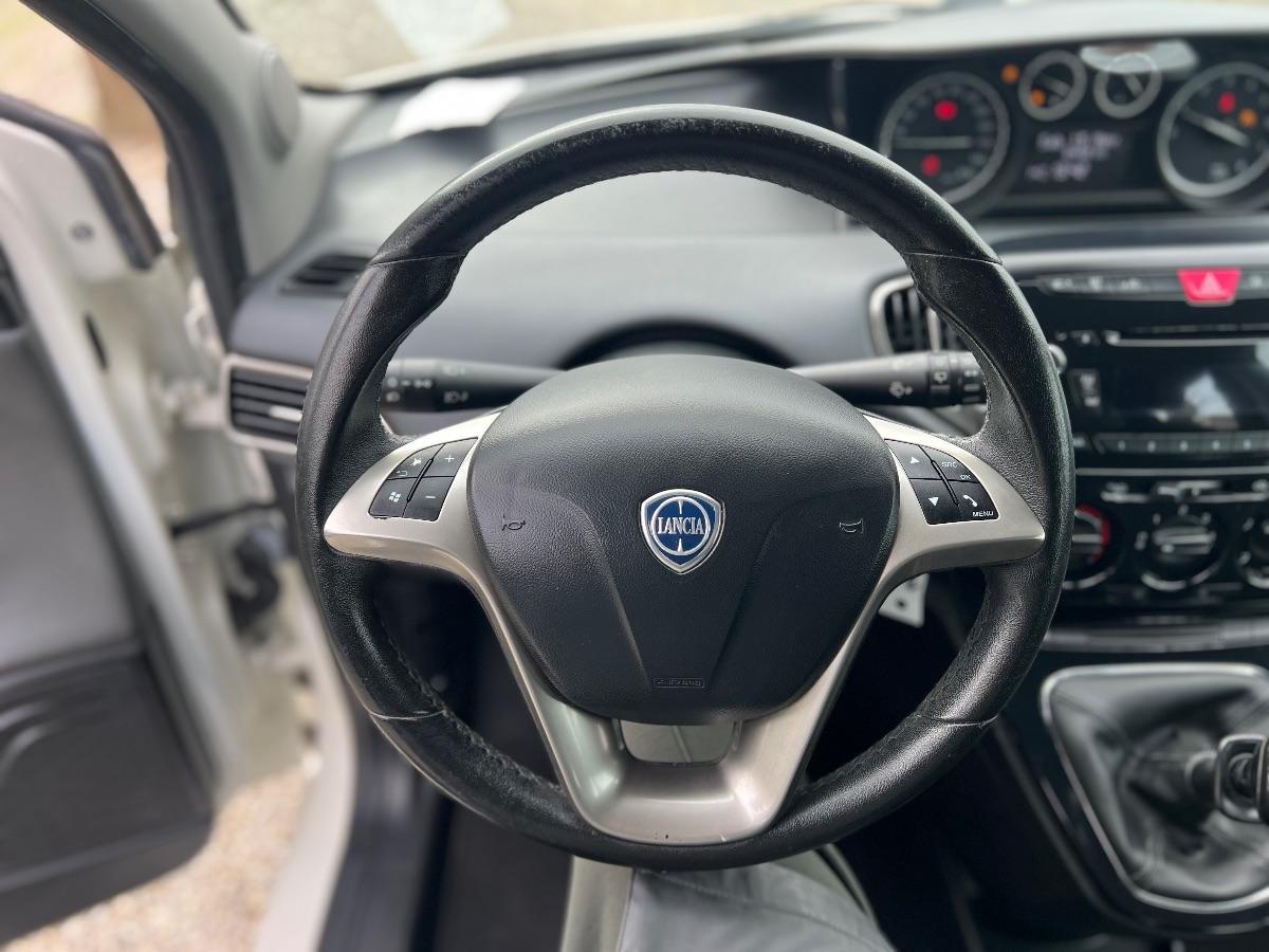 LANCIA - Ypsilon - 1.2 69 CV 5 porte Silver