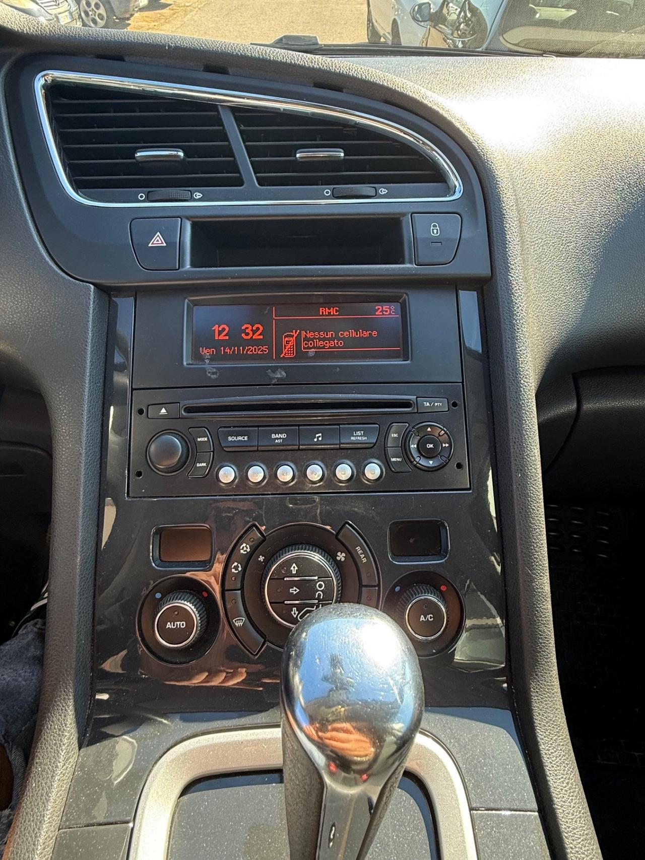 Peugeot 5008 1.6 gancio traino 7 posti